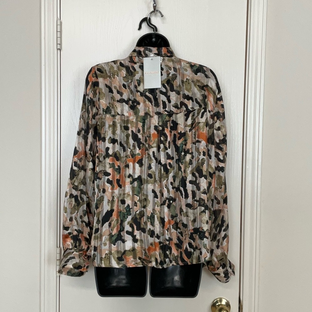 Eesome Abstract Pattern Blouse - Picture 2 of 6